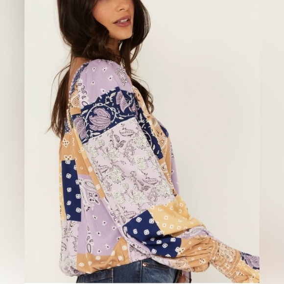 Wrangler Retro Bandana Patchwork
Print Long Sleeve Women's Crop Top
Size Large - Picture 3 of 10